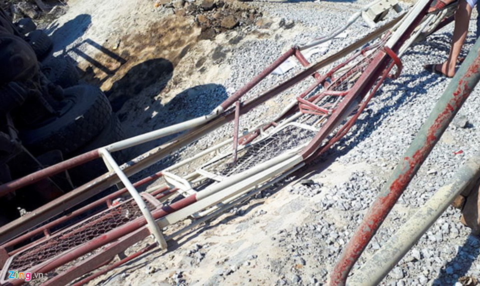 Đường sắt tê liệt sau vụ lật tàu ở Thanh Hóa